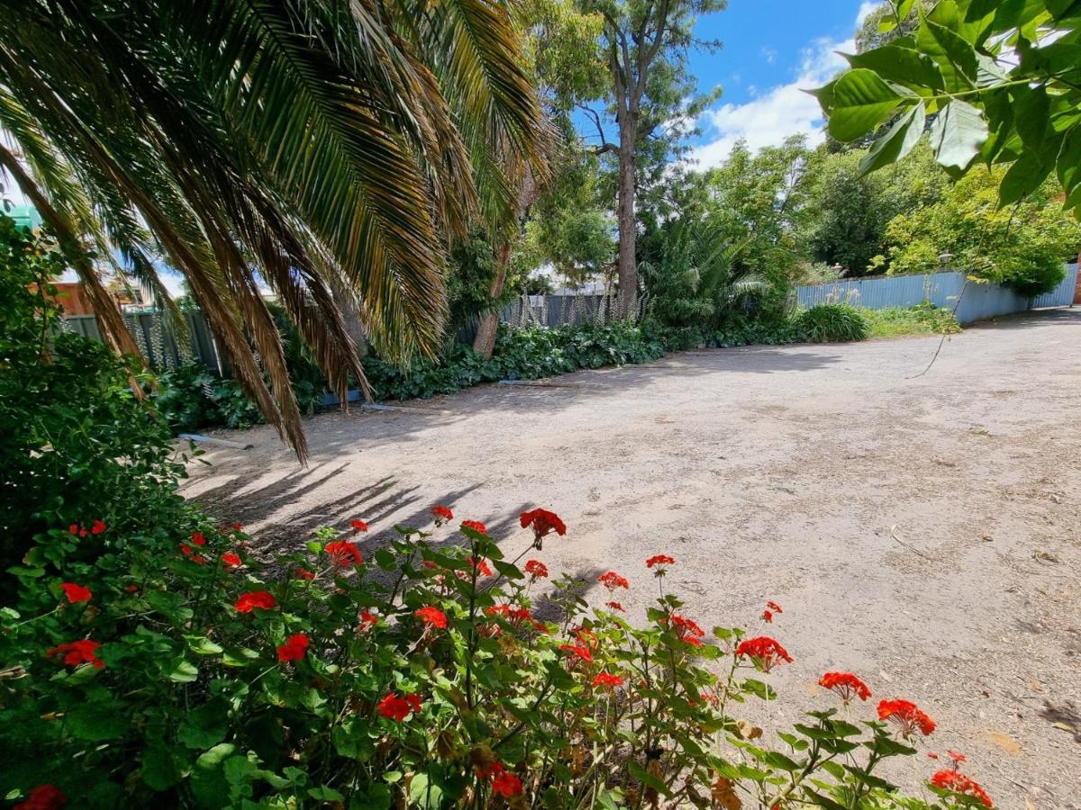 La Cochon Rose Motel Saint Arnaud Экстерьер фото