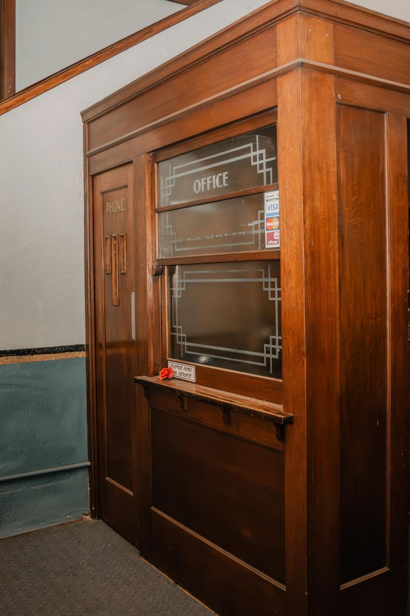 La Cochon Rose Motel Saint Arnaud Экстерьер фото